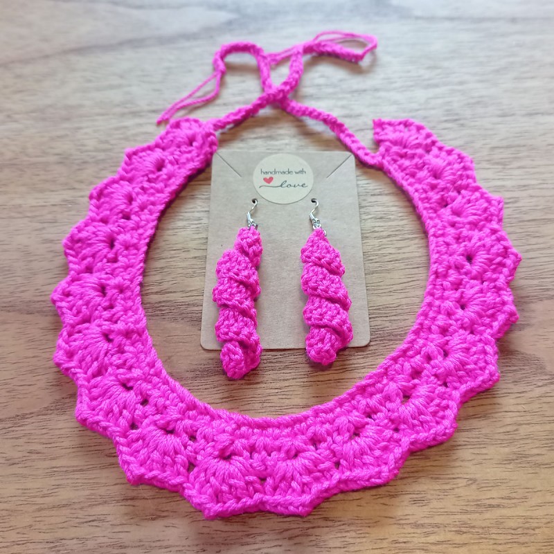 Conjunto Gargantilla + Pendientes Crochet Rosa Chicle