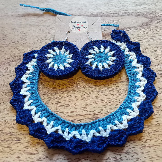 Conjunto Gargantilla + Pendientes Crochet Marino Crudo Azul